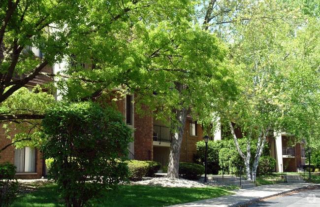 Chapelle Le Grande - Broadway Crossing Apartments