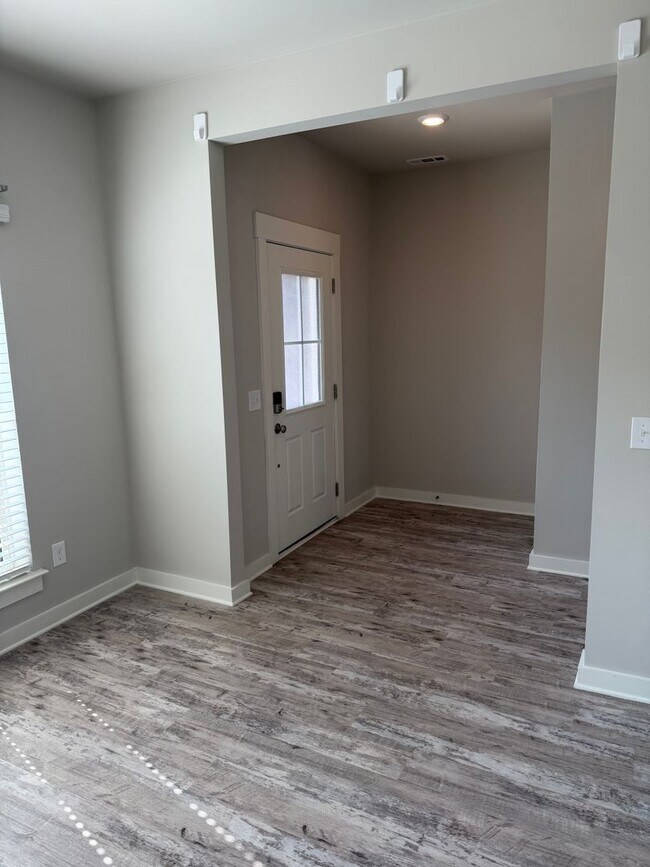 Foto del edificio - 2021 Hardwick Ln