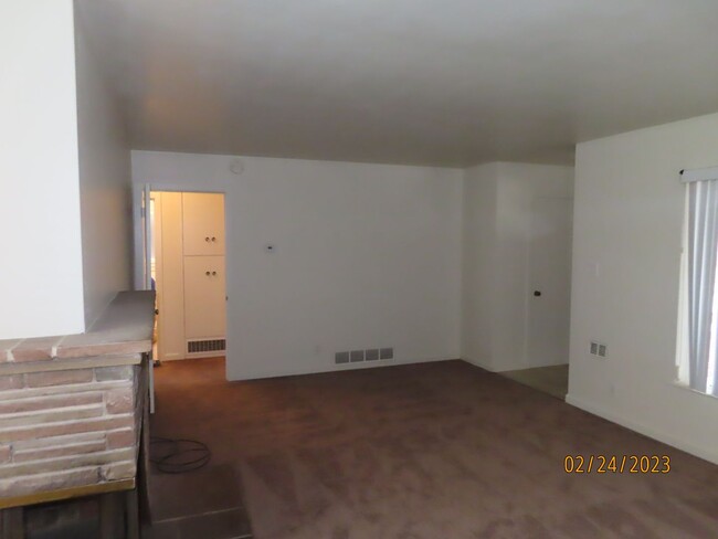 Building Photo - Centrally located three bedroom home in S....