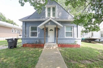 Building Photo - 1332 S Keeler Ave
