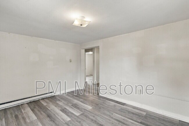 Foto del edificio - 1115 W Church St