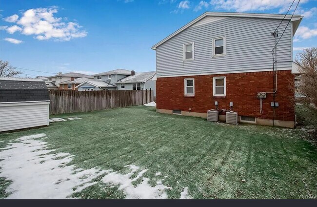 Foto del edificio - 33 Rosemead Ln