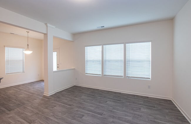 Building Photo - 3BD/2.5 Bath Townhome in Midland Wyntree Community- JANUARY 2026