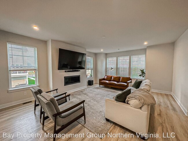 Building Photo - 4 br, 3.5 bath House - 17650 Falcon Height...