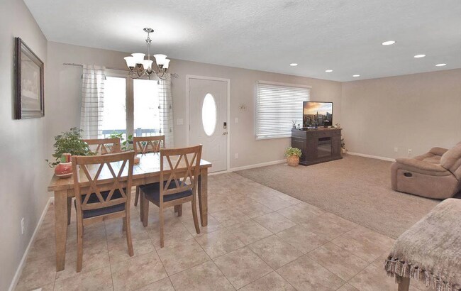 Building Photo - 2215 5th Ave SW