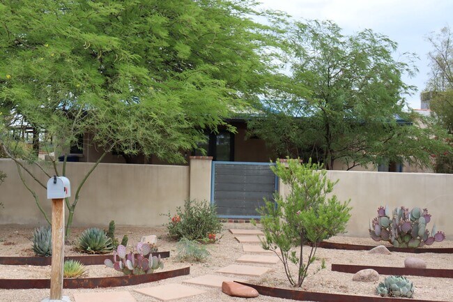 Foto del edificio - UPCOMING RENTAL!! 2 Bedroom, 2 Bath