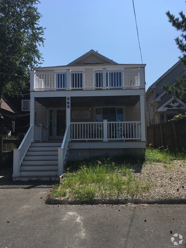 Building Photo - 989 Fairfield Beach Rd