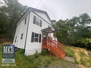 Building Photo - 811 Montvue Rd