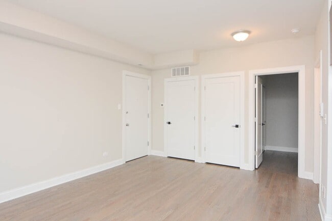 Building Photo - 3409 W Fullerton Ave