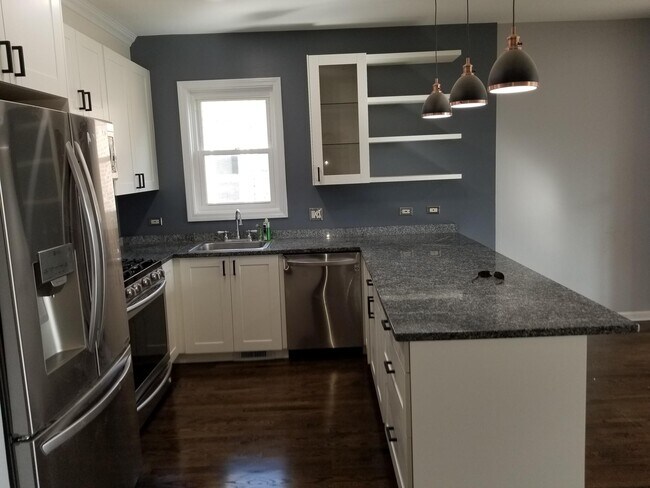 Kitchen - 4346 S Lake Park Ave