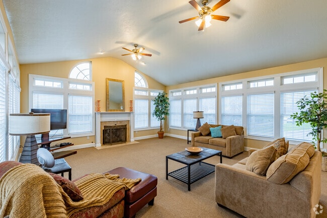 Clubhouse - Freedom Crossing Apartments