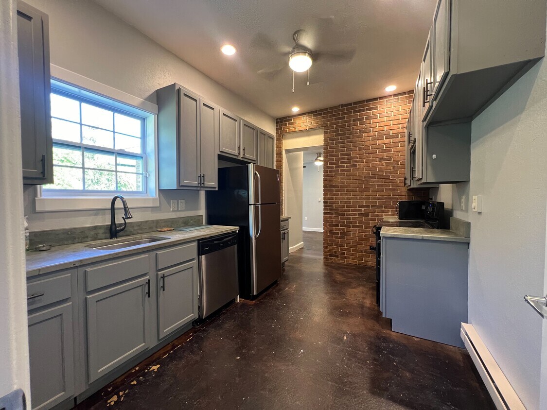 15837 US98 Unit Studio 2, Foley, AL 36535 Apartments in Foley, AL