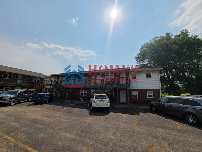 Building Photo - Upstairs One-Bedroom Apartment | Boonville...