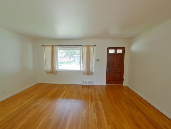 Building Photo - 1057 N Lightner