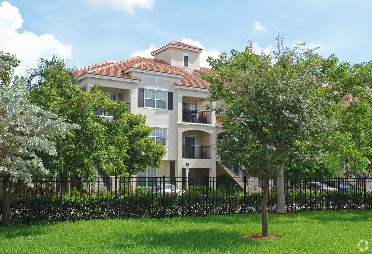 Poinciana Place Apartments Pompano Beach, FL