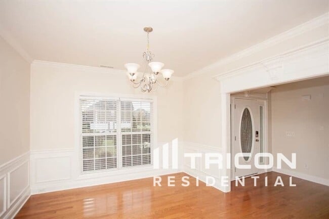 Foto del edificio - 1344 St Ives Ct