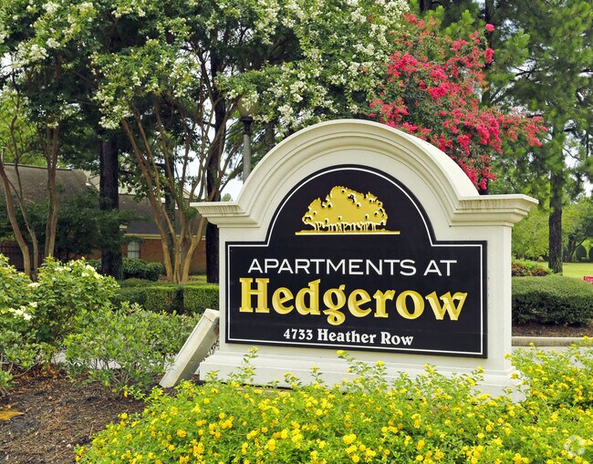 Apartments at Hedgerow Apartments Memphis, TN