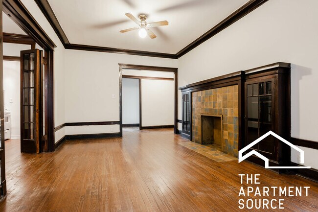 Foto del edificio - 2426 N Sawyer Ave