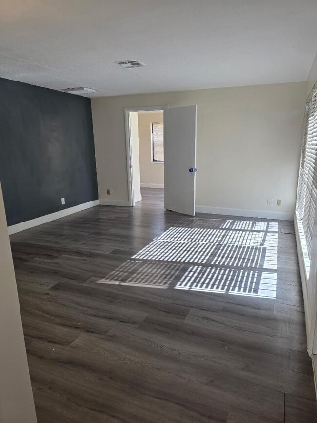 Building Photo - 91 NE 2nd Ave