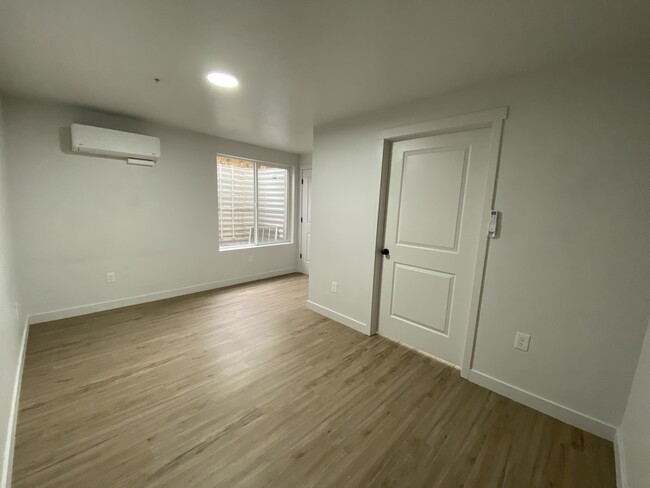 Building Photo - 404 E 5600 S