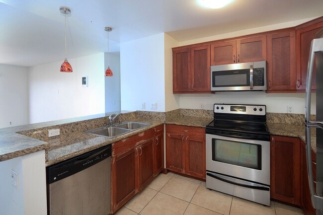 Foto del edificio - Gorgeous 2 Bed/2 Bath Point Loma Apartment - Views, W/D, Open Concept & More!