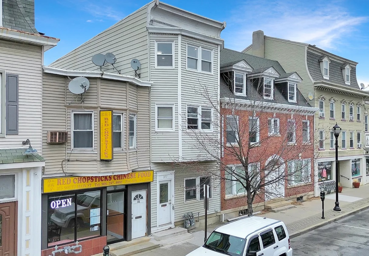 Primary Photo - 377 S Main St