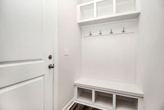 Building Photo - 4005 Armstrong Farm Dr