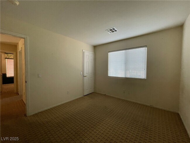 Foto del edificio - 8216 Romantic Sunset St