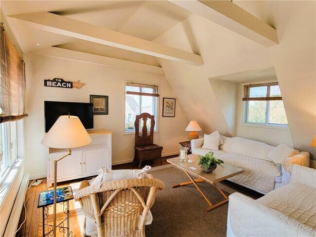 Foto del edificio - 152 Tuckerman Ave