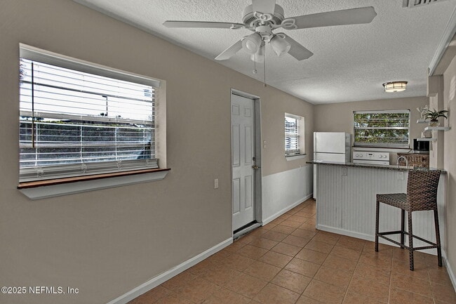 Building Photo - 1531 2nd St N