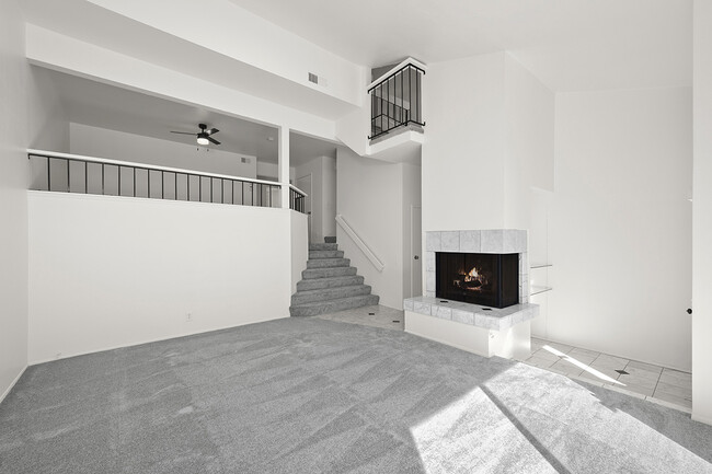 Building Photo - 3216 Caminito Eastbluff