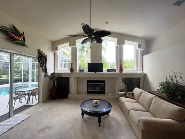Foto del edificio - Golf Course  Fully furnished 4 bedroom 3 b...