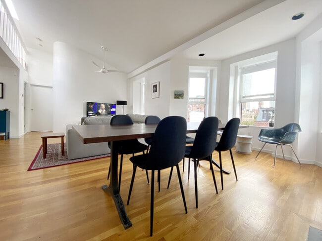 Building Photo - 363 Marlborough St