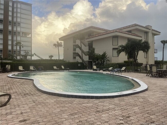 Foto del edificio - 325 Jimmy Buffett Mem Hwy