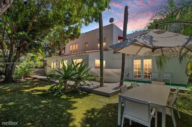 Building Photo - 3 br, 3.5 bath House - 846 Michigan Ave Fu...