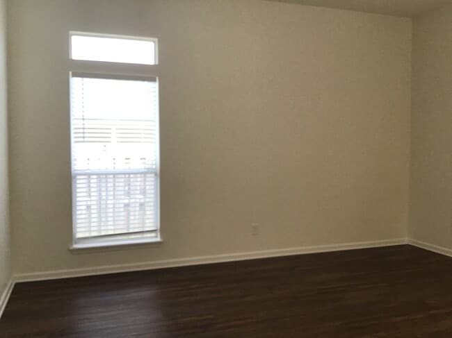 Building Photo - 534 Alice Cove Ct
