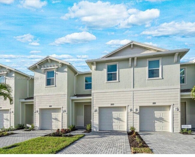 Foto del edificio - 223 SE Woodbark St