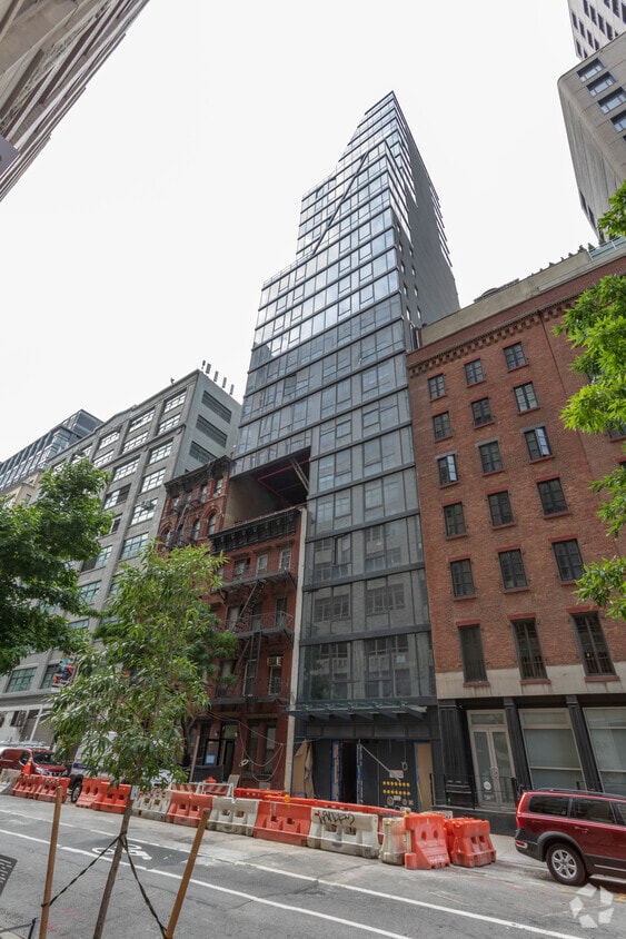Primary Photo - 102 Charlton St