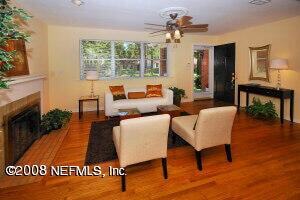 Foto del edificio - 4514 Rosewood Ave