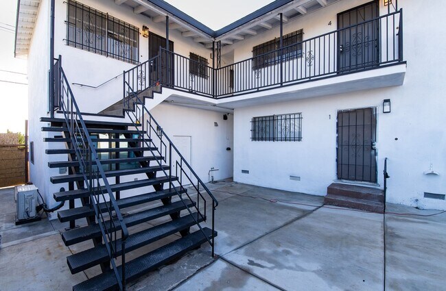 Foto del edificio - 3520 E 7th St
