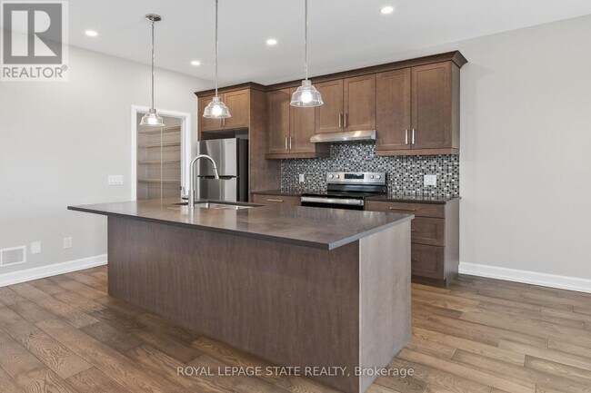 Photo du bâtiment - 3951 Mitchell Cres