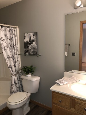 2nd bath in master suite - 430 Westwood Ct
