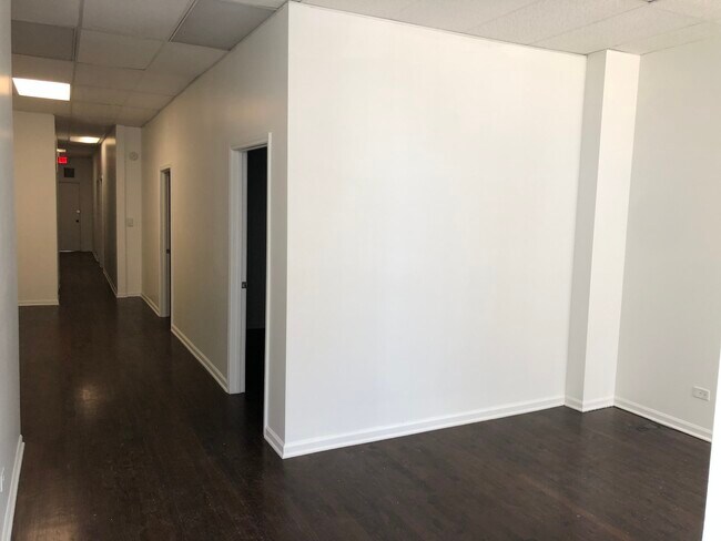 Foto del edificio - 2449 N Clybourn Ave