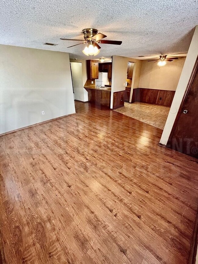 Foto del edificio - 2 Bed, 1.5 Bath off of Council and 122nd