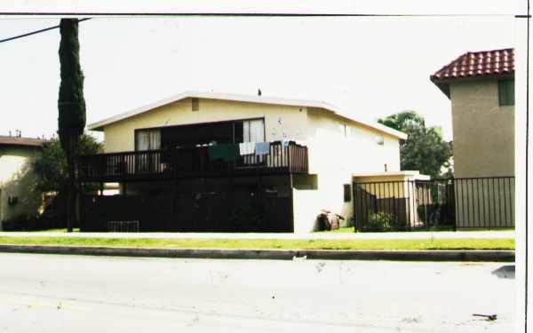 Building Photo - 1128 E 6th St