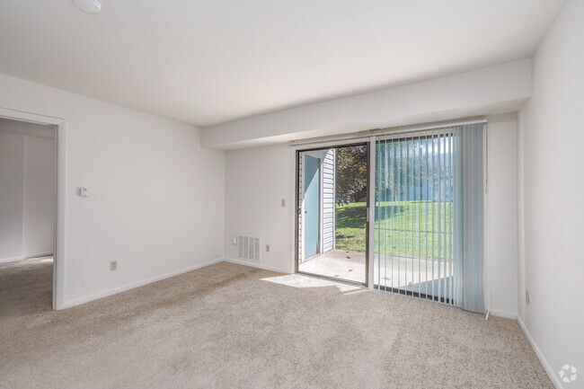 1 habitación, 1 baño, 650 pies cuadrados, sala de estar - Valenti Country Estates