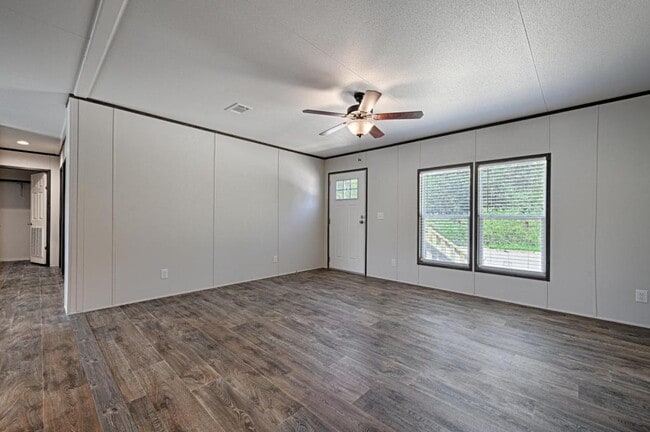 Building Photo - 640 Kevin St