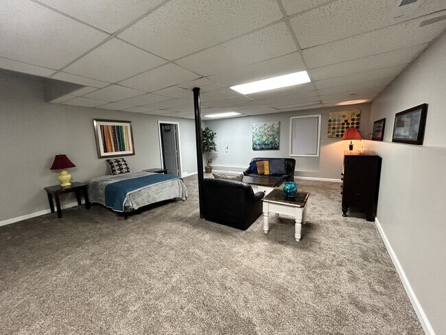 Building Photo - 4921 Ivey Ln