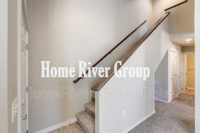 Foto del edificio - 100 S Locust Grove Rd