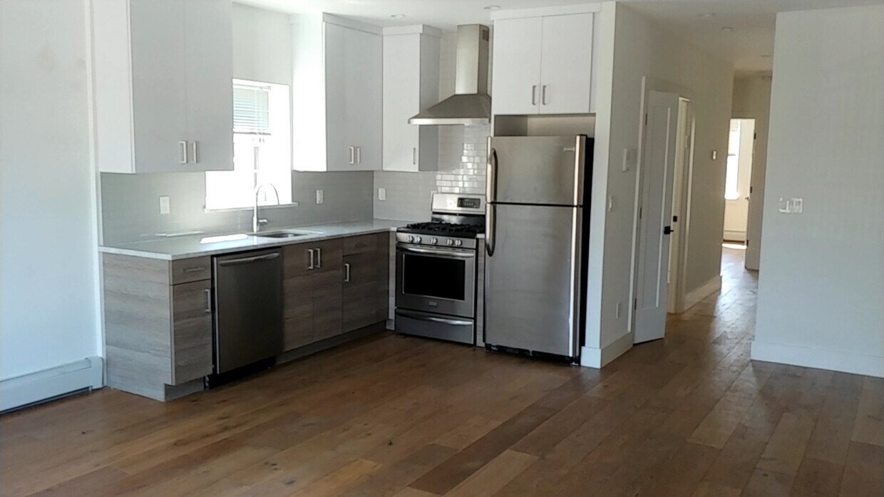 Primary Photo - 372 Ave Y